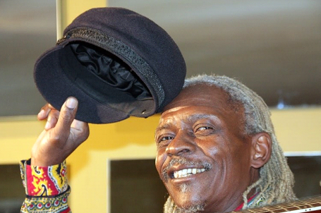 Chico António com a boa gente