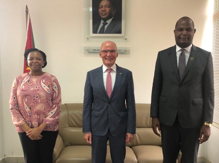 Embaixador da Alemanha Visita Inhambane para Avaliar Cooperação e Desenvolvimento