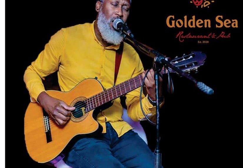 Miguel Xabindza no Restaurante & Bar Golden Seal avenida da Marginal