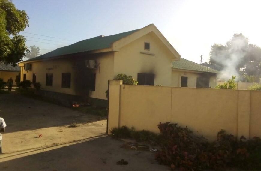 Vila de Xinavane Mantém-se Tomada Por Populares Enfurecidos