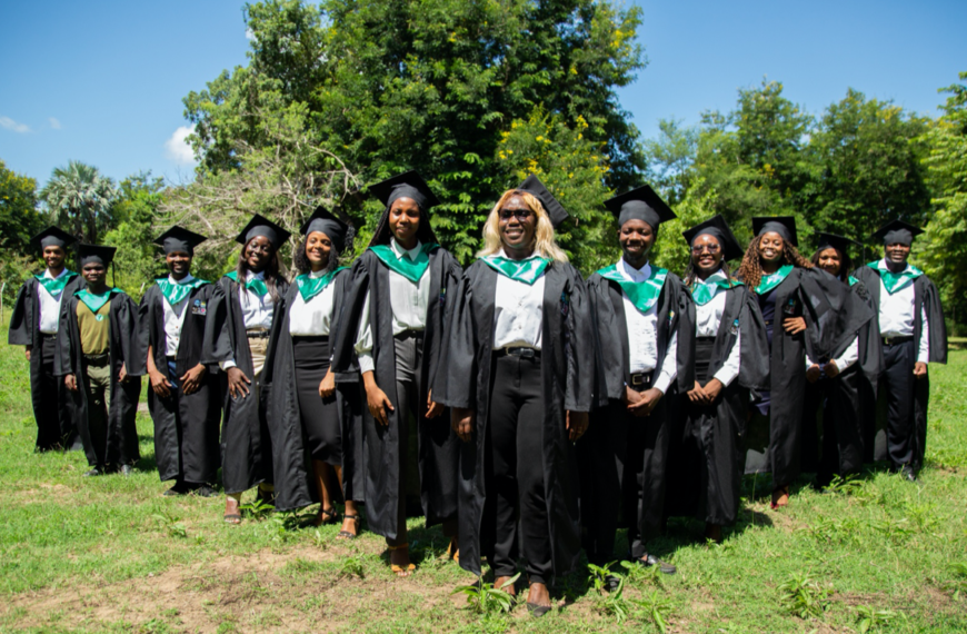 Doze Estudantes Concluem Mestrado em Biologia de Consevação no Gorongoza