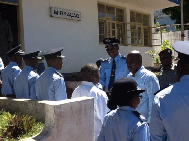 Funcionários Públicos e Viaturas do Estado no Transporte Ilegal de Imigrantes – Buchili na AR