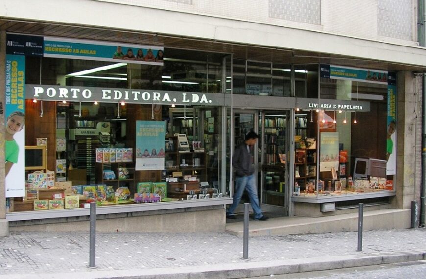 Porto Editora a Empresa Contratada Produziu O Livro Da Sexta Com Erros de Escândalo