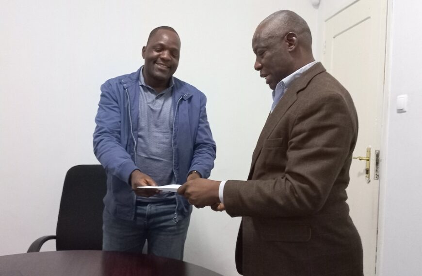 Fernando Gonçalves Entrega Pastas da Presidência do MISA Moçambique a Jeremias Langa