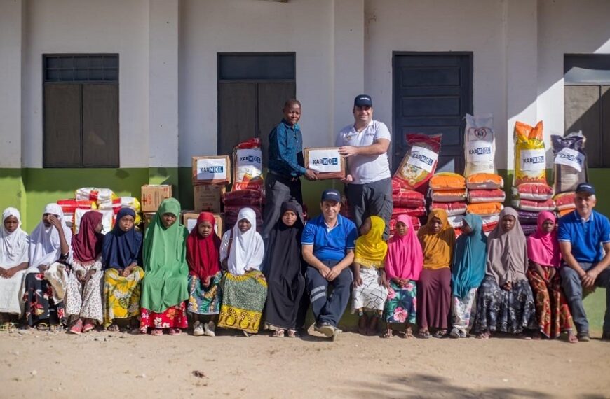 Karmol Doa Bens Alimentares Para Cerca de Quinhentas Crianças Carêntes de Nacala