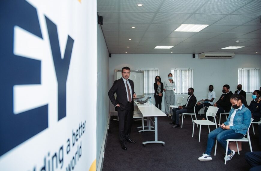 Ernest & Young Abre-se Para Jovens Estudantes do Ensino Secundário Privado da Matola