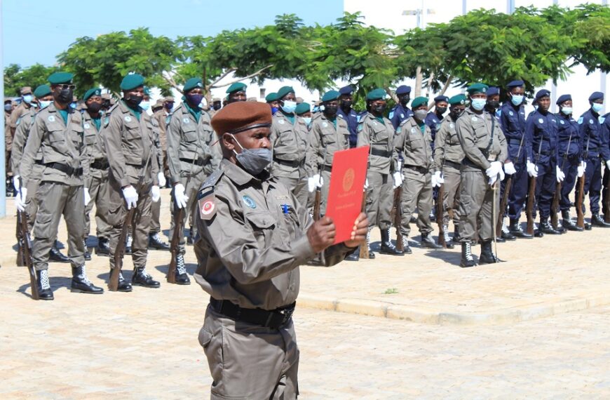 Renamo Apresenta Trinta e Seis Ex-Guerrilheiros Integrados na Polícia da República