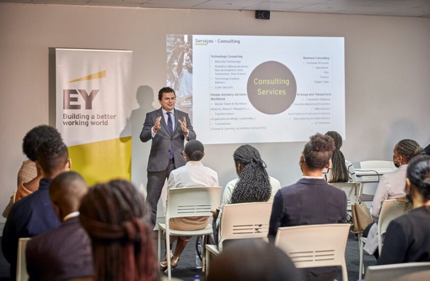 EY Oferece Oportunidades de Emprego a Jovens na Área de Consultoria Tecnológica