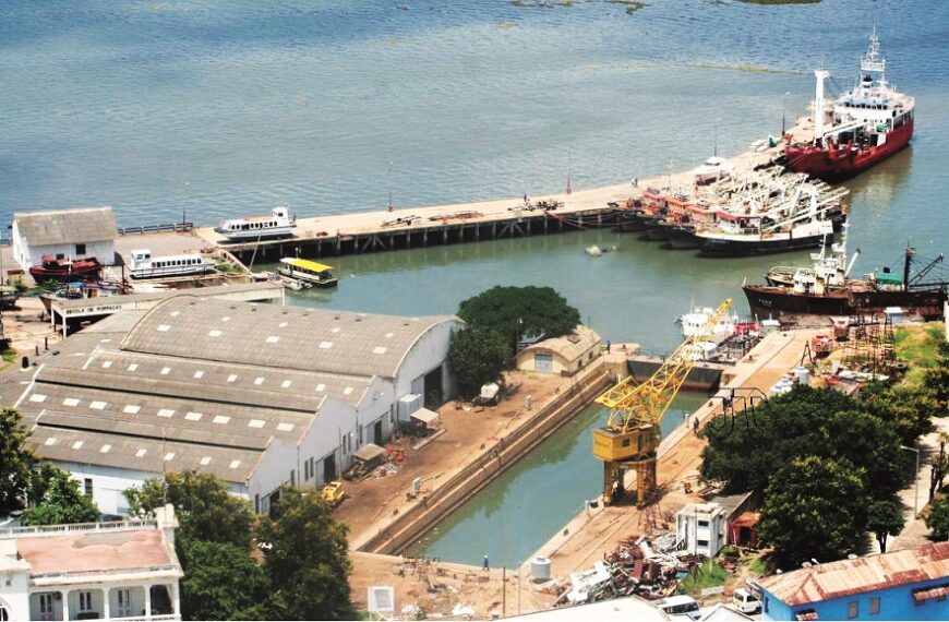 Sociedade MPDC Confirma Embate de Navio No Cais do Porto da Matola