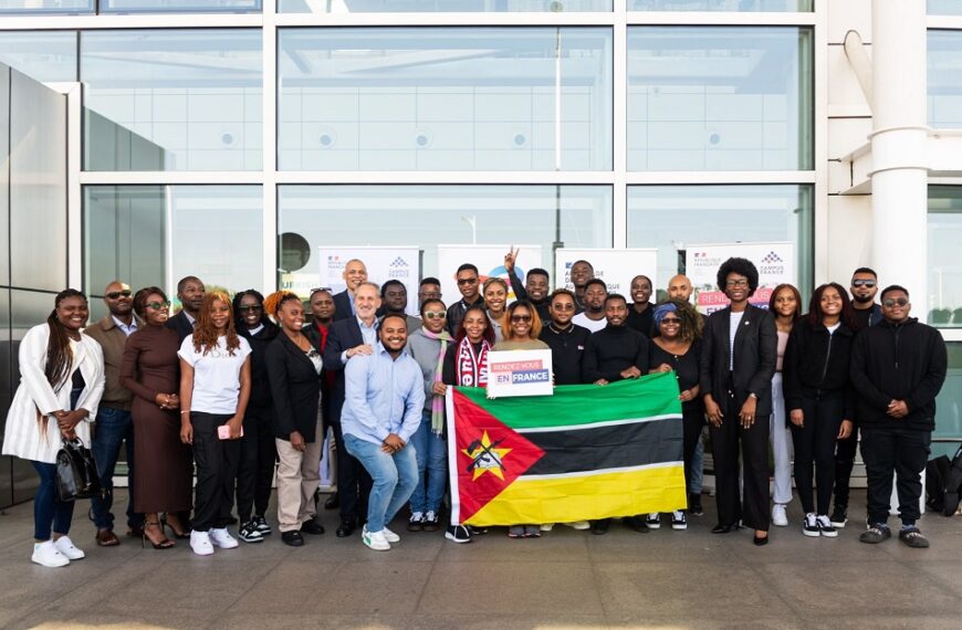Vinte e Sete Bolseiros do Mozambique LNG Viajam Para Estudar na França