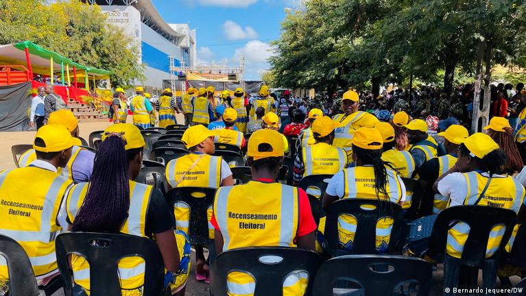 Representantes da Frelimo na CNE Validam Resultados do Recenseamento Fraudulentos