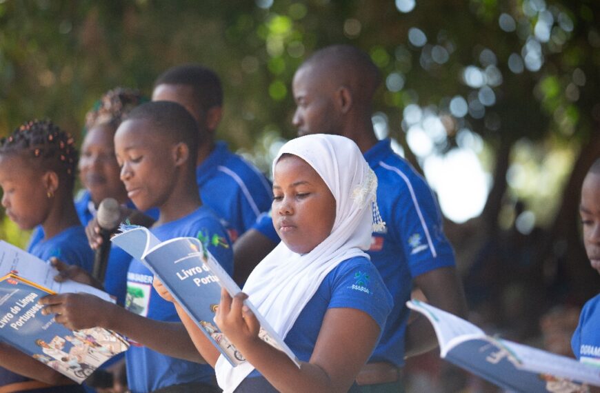 E.U.A. Investe na Educação Bilingue para Melhorar os Resultados de Aprendizagem em Moçambique
