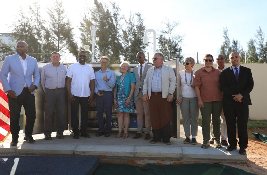 Regan Inaugura Monitor da Qualidade do Ar da Embaixada dos E.U.A. em Moçambique