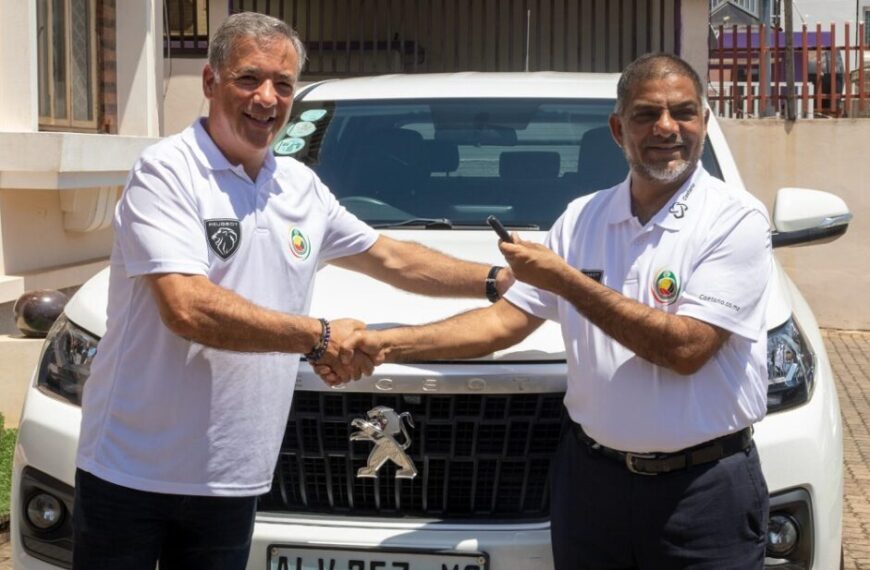 Caetano Moçambique Oferece Viatura Pick-up de Marca Peugeot à Federação de Futebol