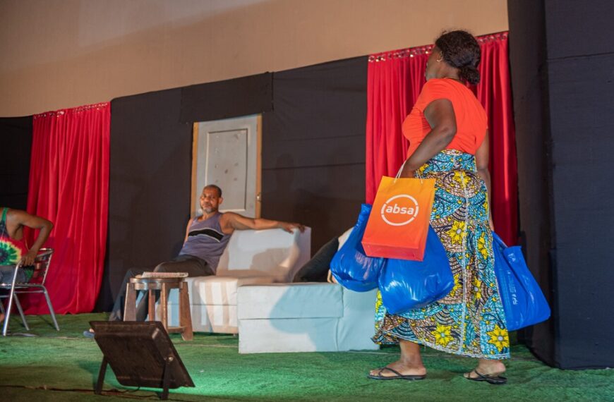 Absa Bank Junta Gungu e Chamuarianga e Lança Peça Teatral Sobre Literacia Financeira