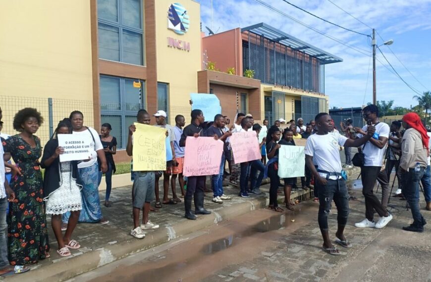 Jovens nas Ruas Protestam os Altos Custos das Taxas de Telefonia Móvel em Moçambique