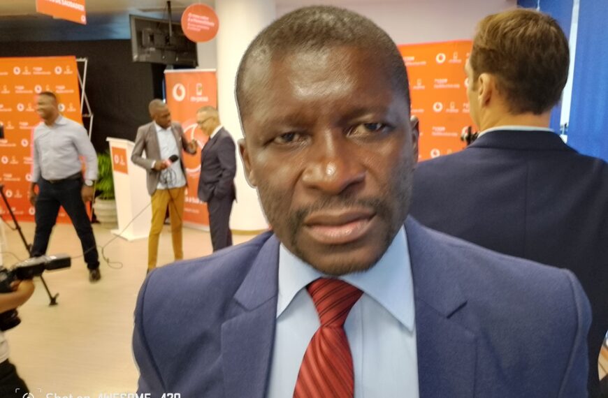 Manuel de Araújo Diz Que Venâncio Mondlane Tem Poucas Chances Para a Presidência da Renamo