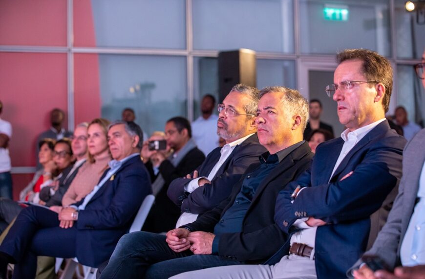 Moza Banco Avalia Oportunidades de Cooperação com o Empresariado Português