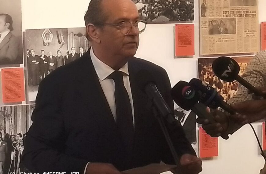 António Moura Abre Balcão de Reconhecimento de Documentos no Consulado Português