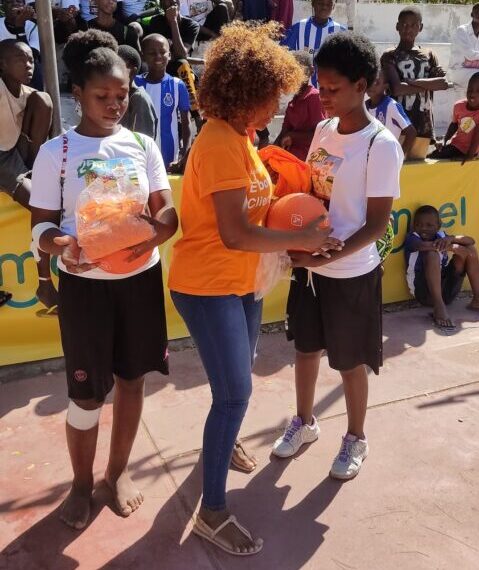 Mais de 100 Crianças Carenciadas da Ilha de Moçambique Recebem Presentes do BCI