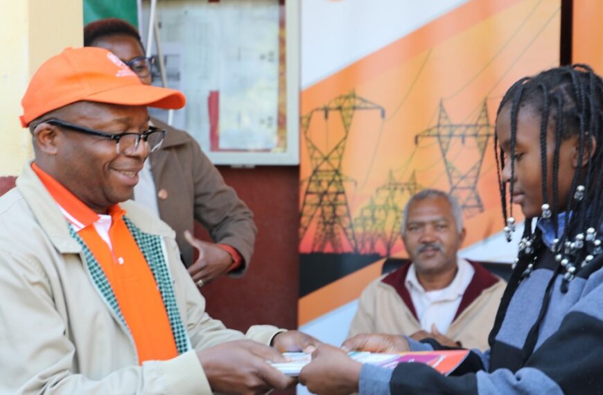 Município de Maputo e EDM Entregam Livros às Crianças da Escola Primária 1 de Junho
