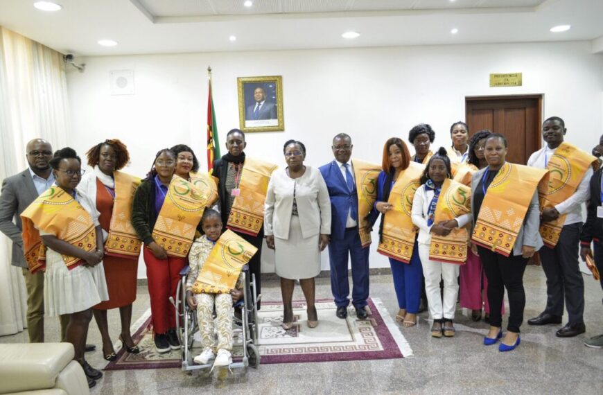 Presidente da AR Recebe Direcção do Fórum da Sociedade Civil para os Direitos da Criança