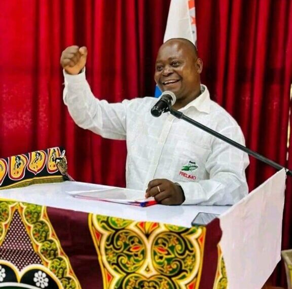 Crise na Liderança do Partido Frelimo na Zambézia Leva a Destituição de Paulino Lenço