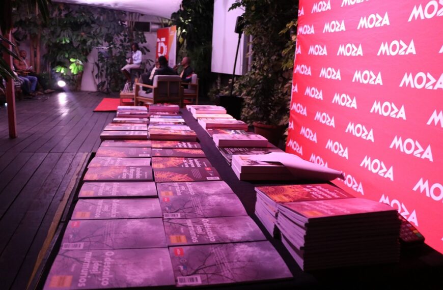 Fundação Entrega Prémio Literário em Maputo