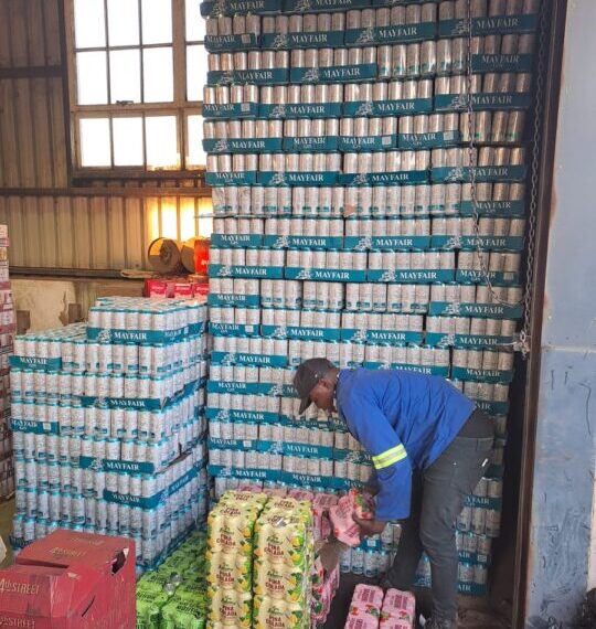 Alfandegas em Ressano Garcia Aprendem Mais de 900 Caixas Ilegais de Bebidas Alcoólicas