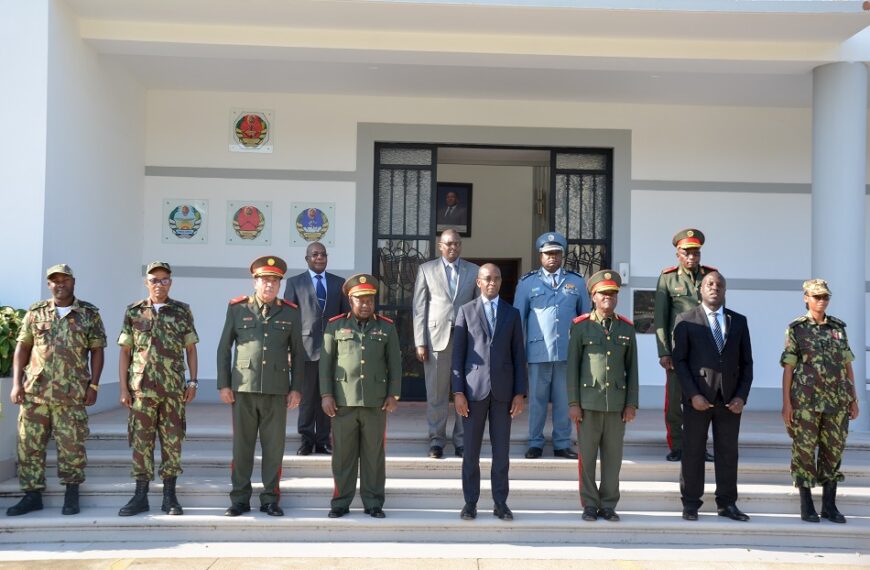 Cinco Funcionários Seniores do Ministério da Defesa em Investigação por Corrupção