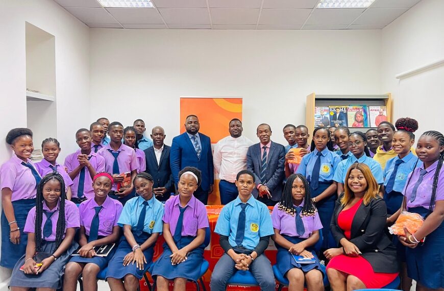 Palestra sobre Hábitos de Leitura na Mediateca do BCI na Beira