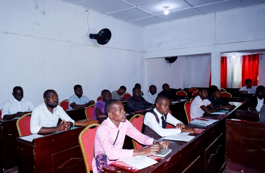 Professores Capacitados para Influenciar Mudança de Comportamento nas Escolas