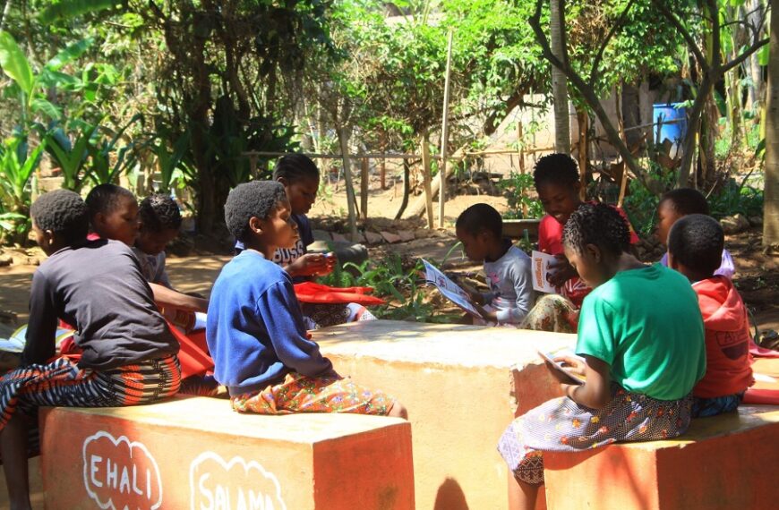 Oficina “A Vez das Mulheres” Capacita Jovens Autoras para a Escrita Narrativa