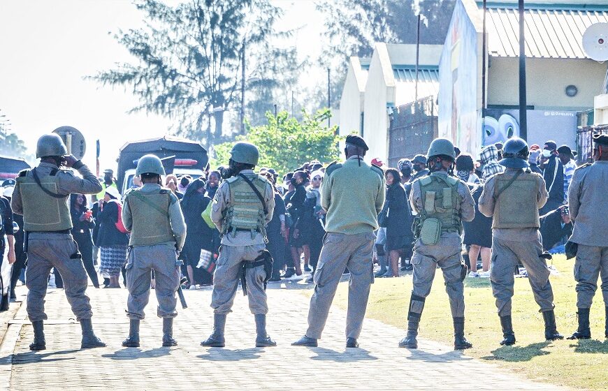 Comissão dos Direitos Humanos Acusa a Polícia de Molestar Manifestantes