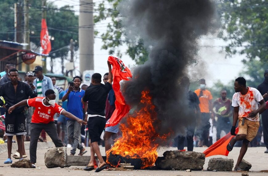 Sede do Partido Frelimo Incendiada em Chalaua Província de Nampula – Redactor
