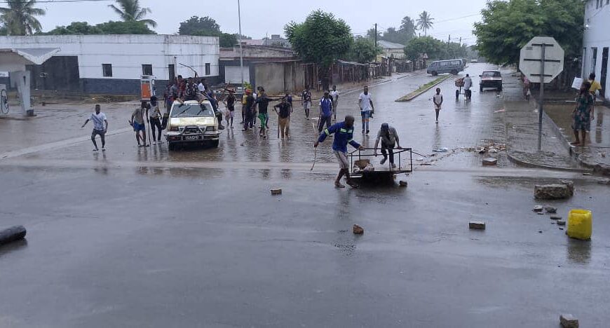 Populares Assaltam a Vila e Expulsam Líderes do Partido Frelimo em Morrumbene