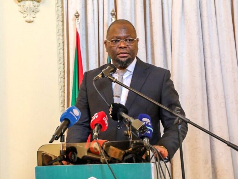 Rasaque Manhique Confronta Comiche e Vai Extinguir Taxas nas Morgues e Cemitérios de Maputo