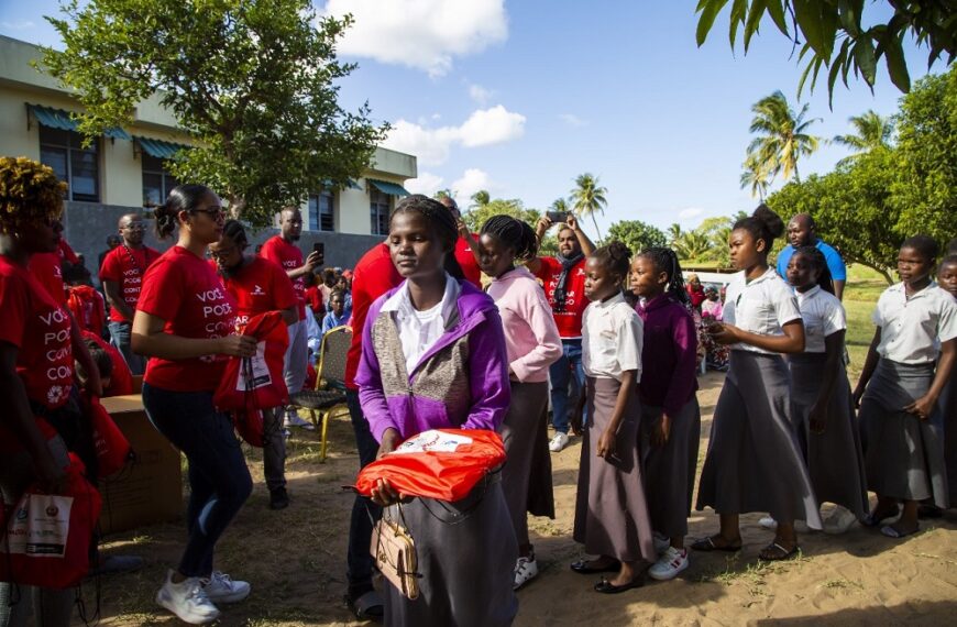 Clube Moza Distribui 300 Kits Sobre Dignidade Menstrual a Raparigas de Gaza