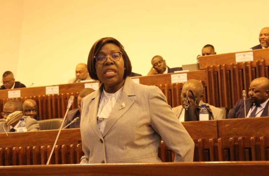 Governo no Parlamento Para defender o OGE/2025 com Défice de 127 Milhões de Meticais