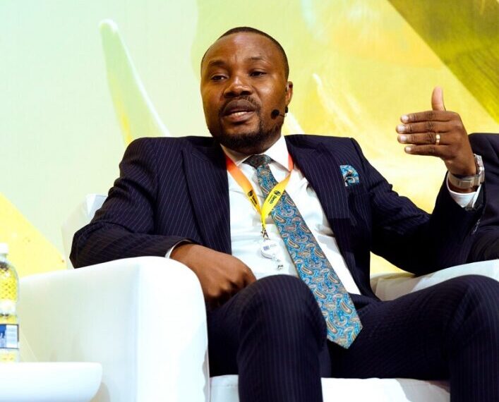 Escritor Rudêncio Morais Apresenta a “Pesquisa de Hidrocarbonetos em Moçambique”