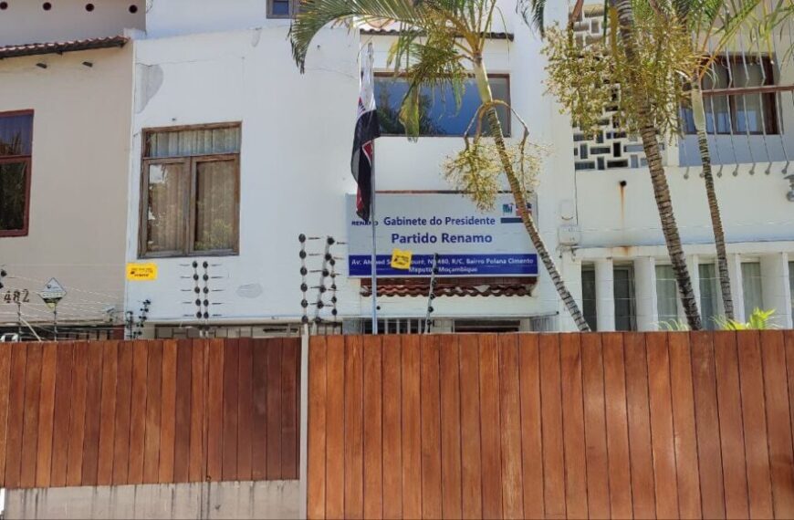 PRM Lado a Lado Com Ex-Guerrilheiros da Renamo no Assalto ao Gabinete de Trabalho de Ossufo Momade