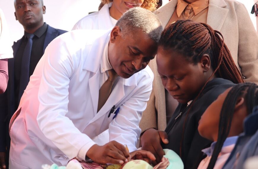 Ussene Isse Lança Campanha Para a Vacinação de 18 Milhões de Crianças Contra a Pólio em Moçambique