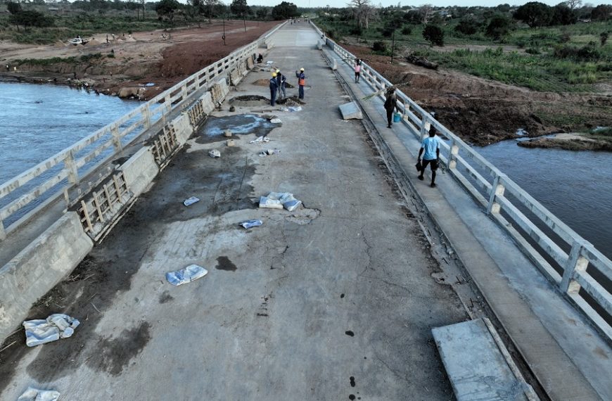 Obras da Ponte Sobre o Rio Monapo na Estrada Nacional No 1 Aceleram Para o Fim