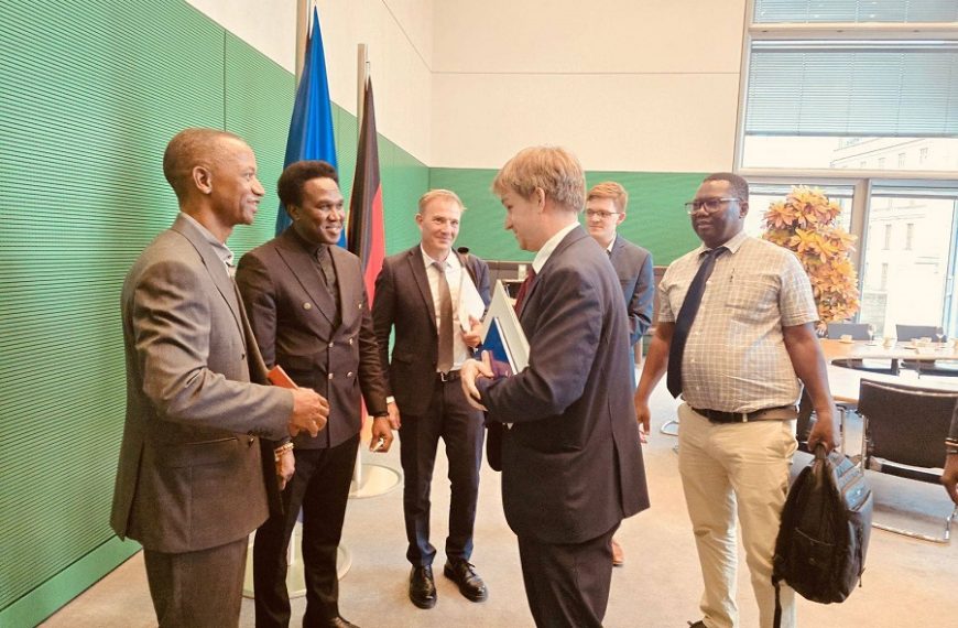 Venâncio Mondlane Chega da Europa Ensombrado Por Mandato de Captura Judicial