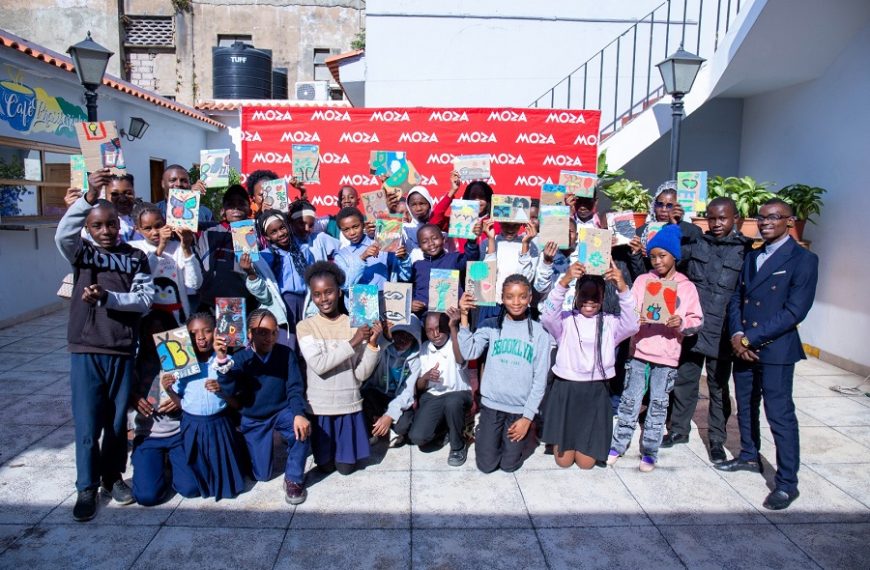Moza Banco Doa 50 Livros Infantis e Reforça Compromisso Com a Educação e Cultura