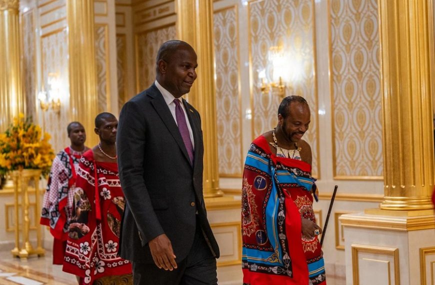 Presidente Daniel Chapo Recebe Rei Mswati III de Eswatini no seu Gabinete em Maputo