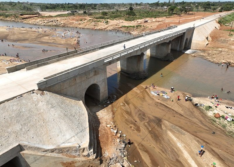 Obras de Emergência na Ponte Sobre o Rio Monapo em Namialo na EN1 Entram Para a Recta Final