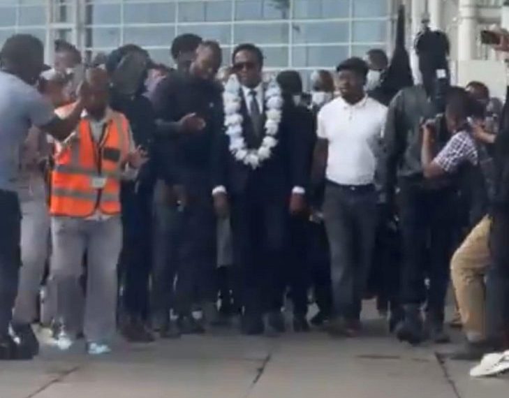 Movimento Desusado Esta Tarde no Aeroporto de Mavalane com a Chegada de Venâncio Mondlane