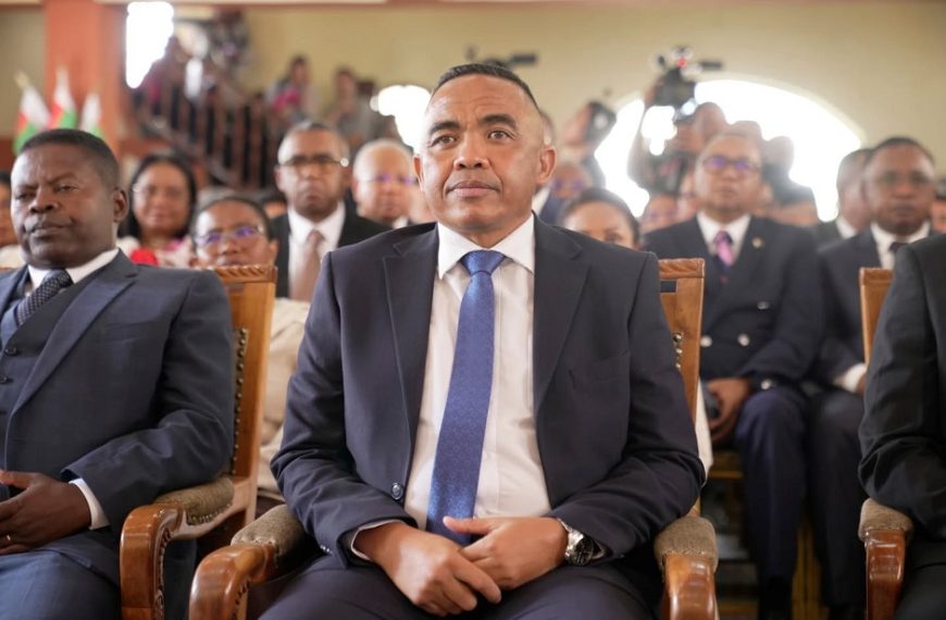 Líder do Golpe Militar Empossado Chefe de Estado Em Madagáscar