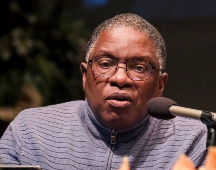 Escritor Bento Baloi em Viagem Pelas Narrativas Enterradas nas Areias da História